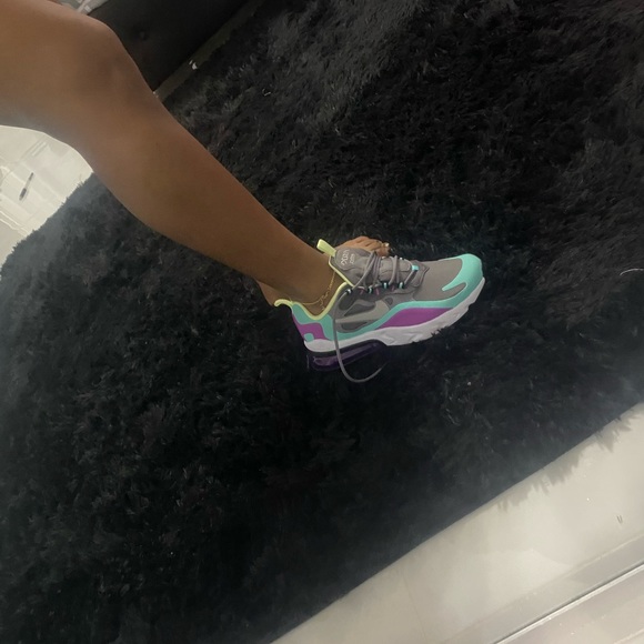 Nikereact sneakers 6y size 8 women’s - Picture 5 of 5